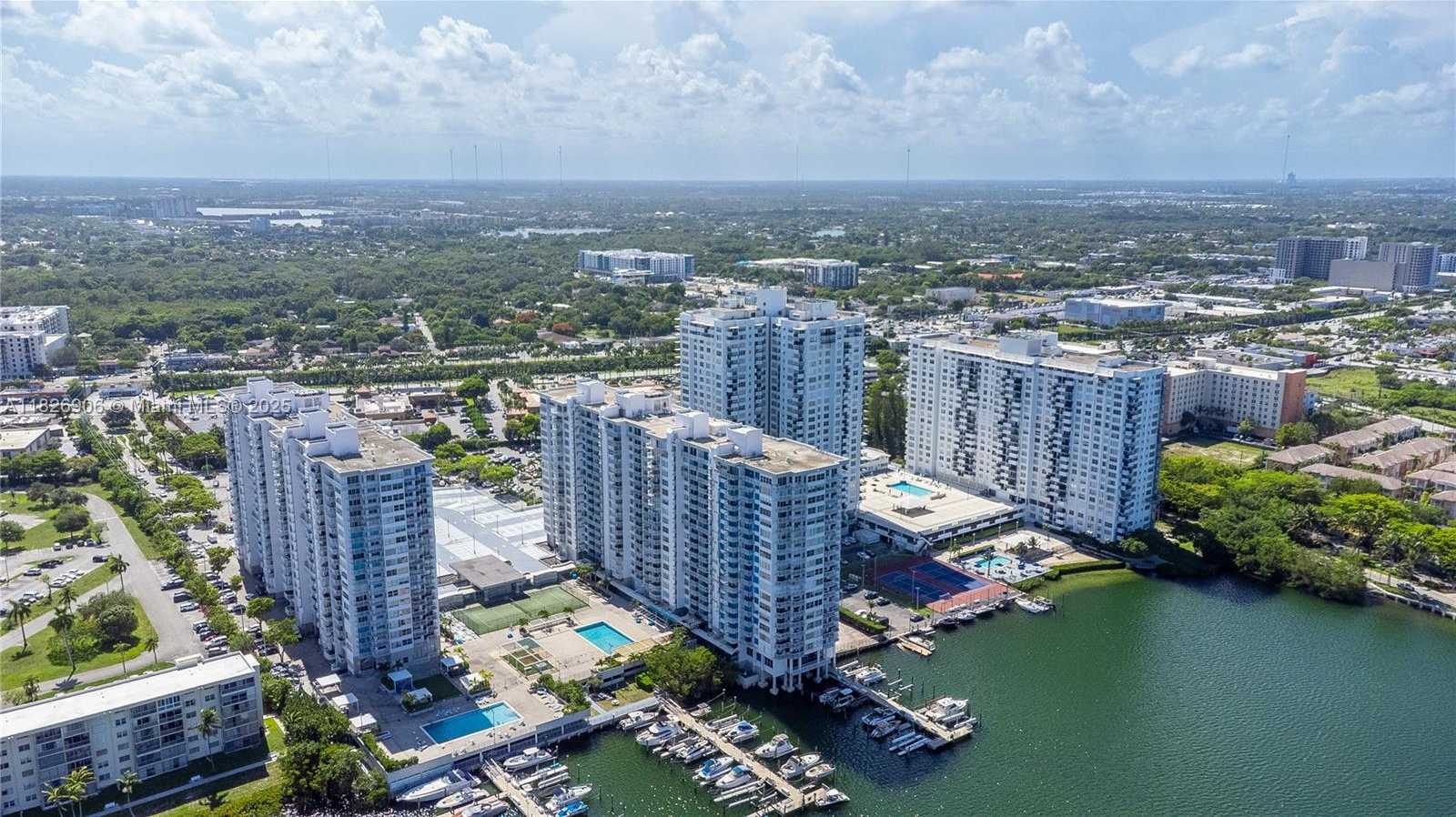 Small Image of 18081 BISCAYNE BLVD #1903, Aventura Number 17
