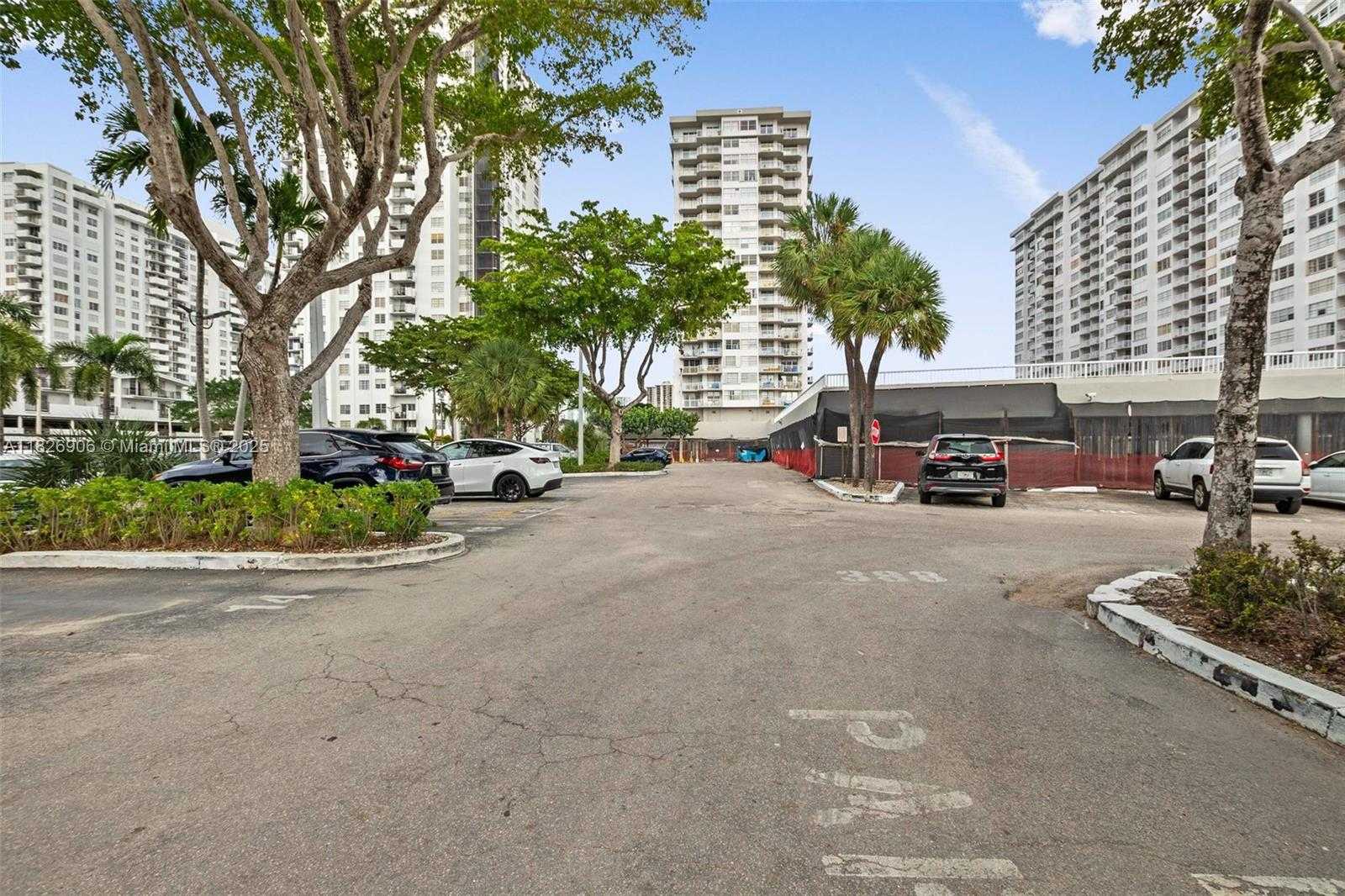Small Image of 18081 BISCAYNE BLVD #1903, Aventura Number 30