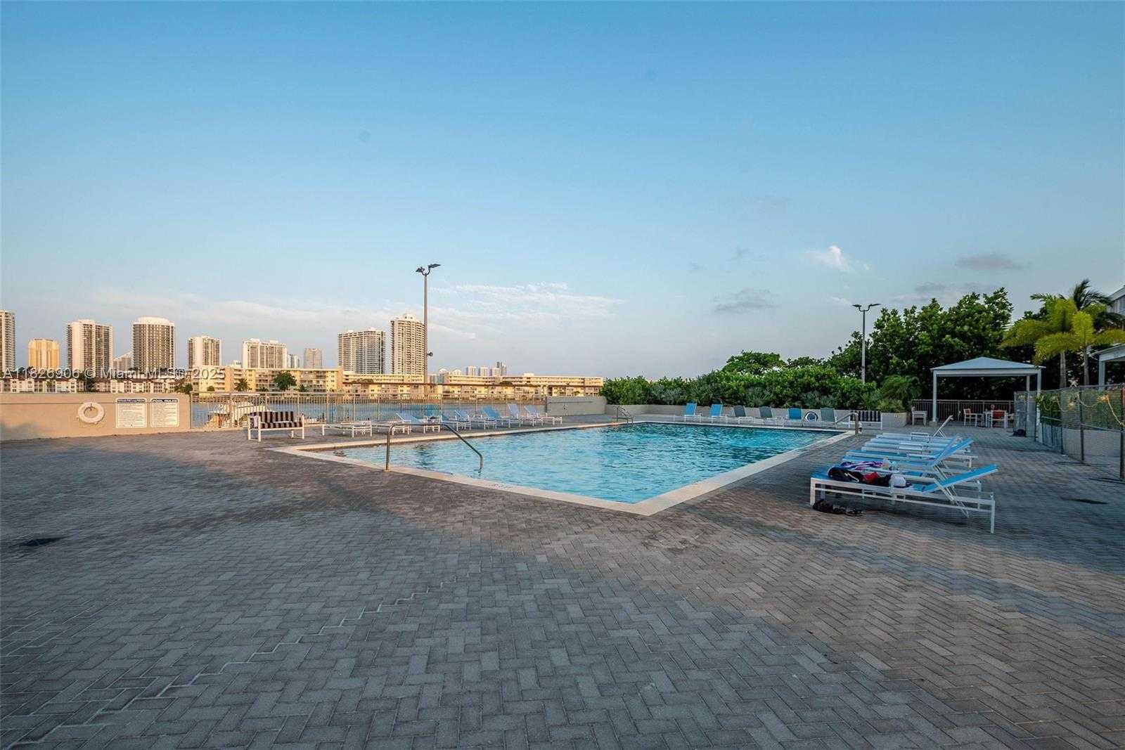 Small Image of 18081 BISCAYNE BLVD #1903, Aventura Number 37