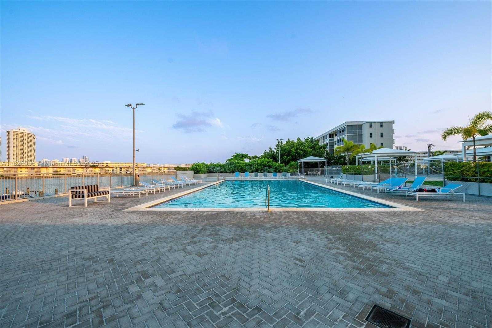Small Image of 18081 BISCAYNE BLVD #1903, Aventura Number 40