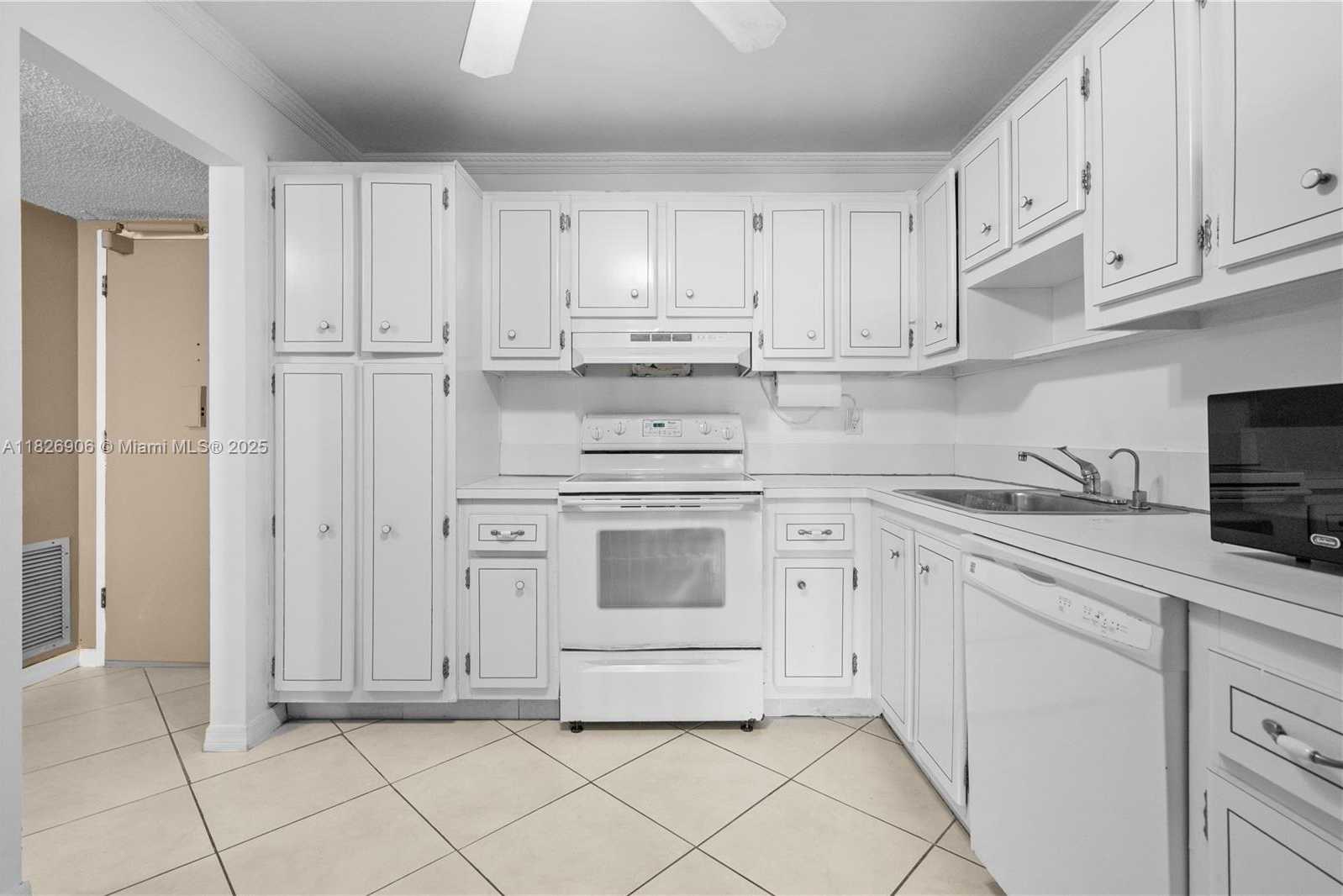 Small Image of 18081 BISCAYNE BLVD #1903, Aventura Number 52