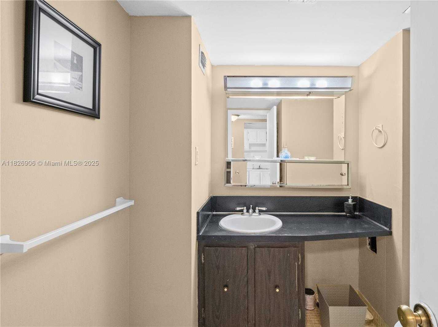 Small Image of 18081 BISCAYNE BLVD #1903, Aventura Number 69