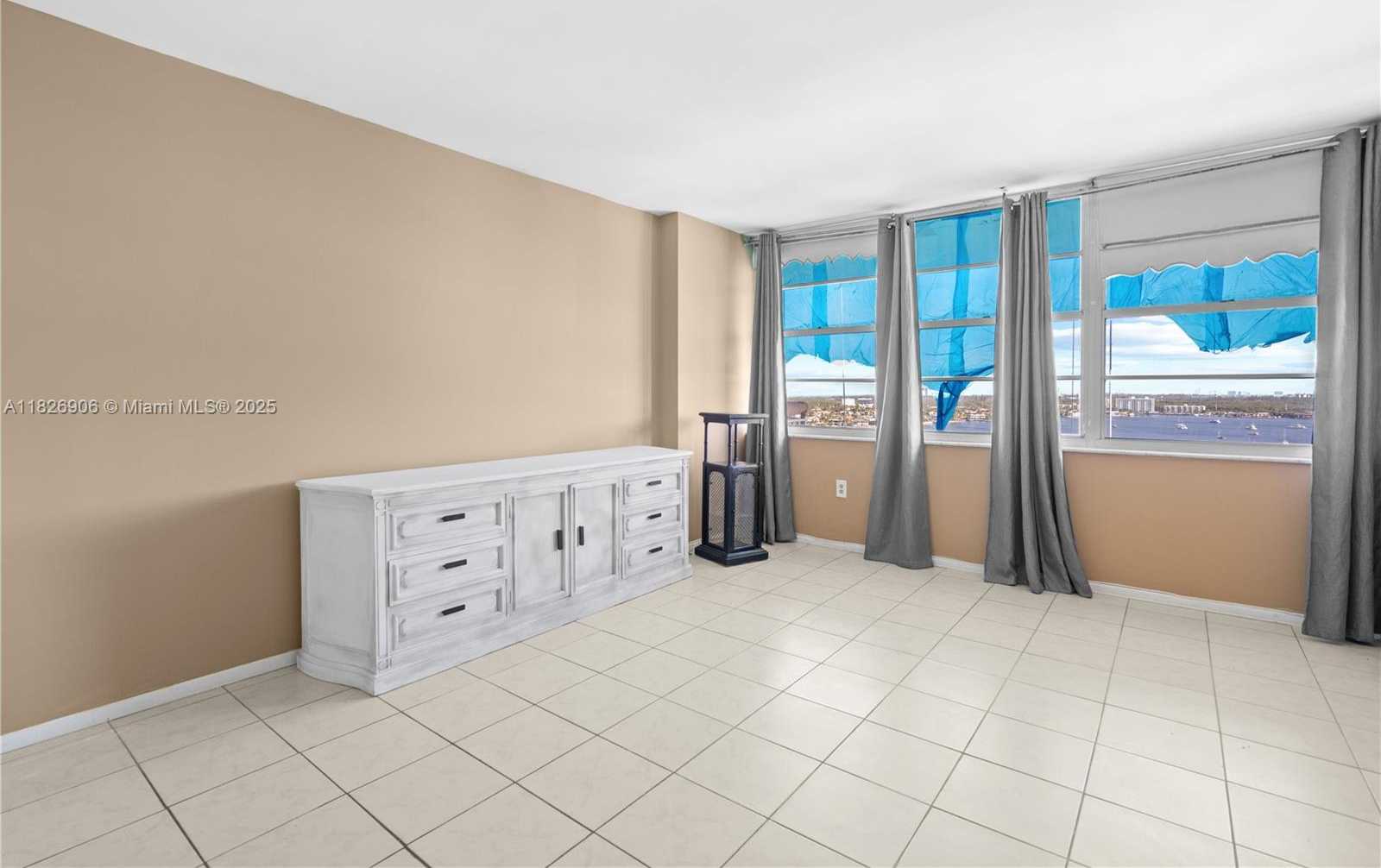Small Image of 18081 BISCAYNE BLVD #1903, Aventura Number 7
