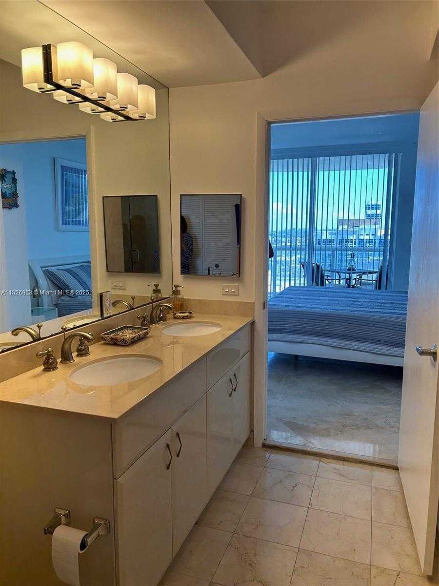 Small Image of 6365 COLLINS AVE #2309, Miami Beach Number 30