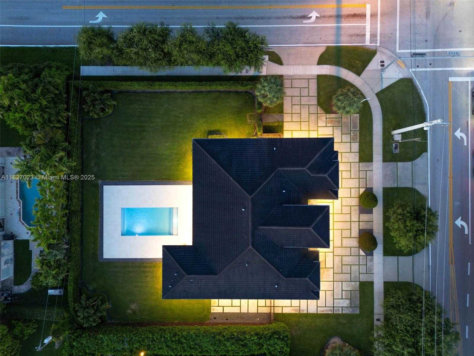 Small Image of 10203 SOUTH WEST 136TH ST, Miami Number 11