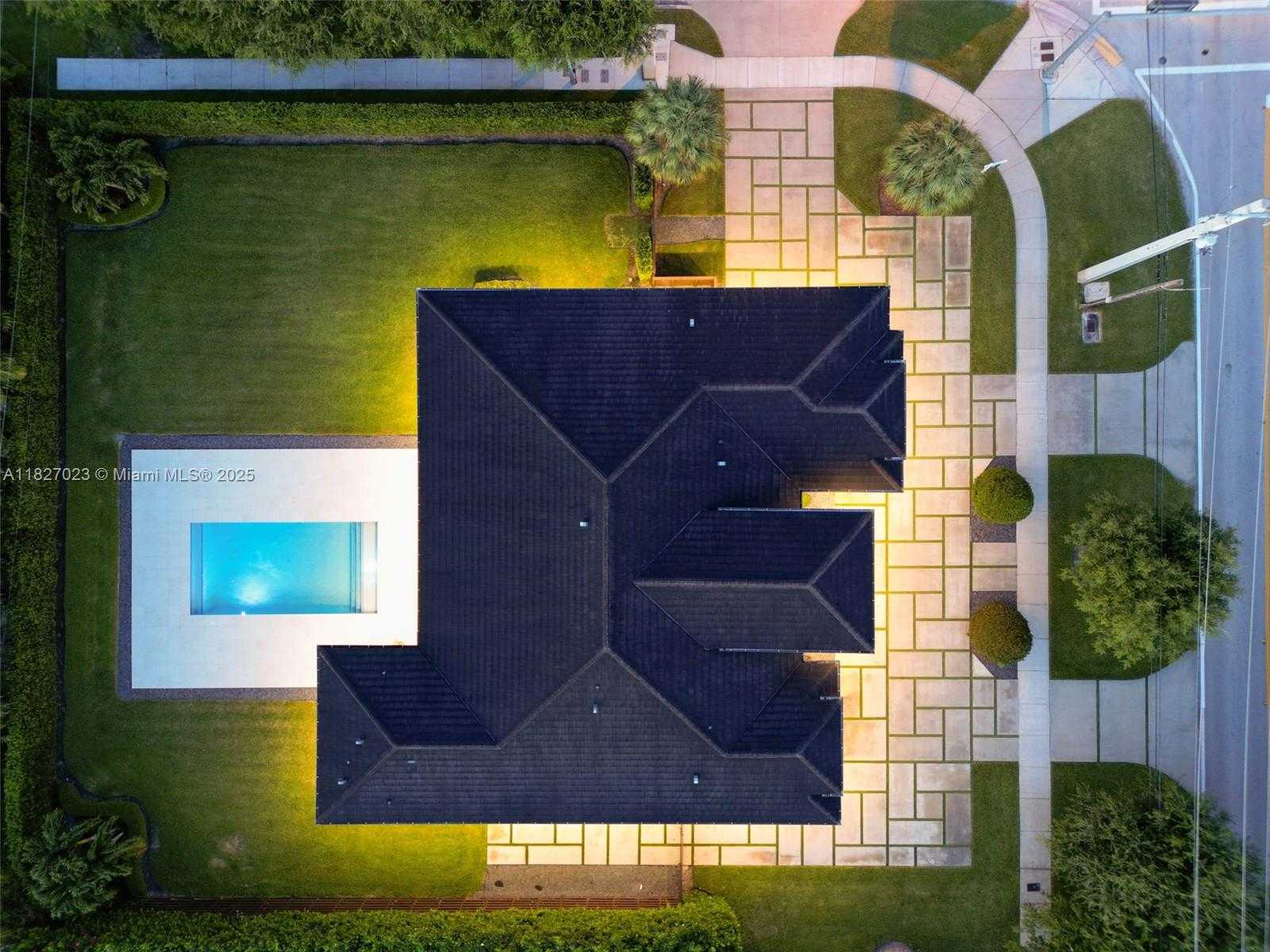 Small Image of 10203 SOUTH WEST 136TH ST, Miami Number 12