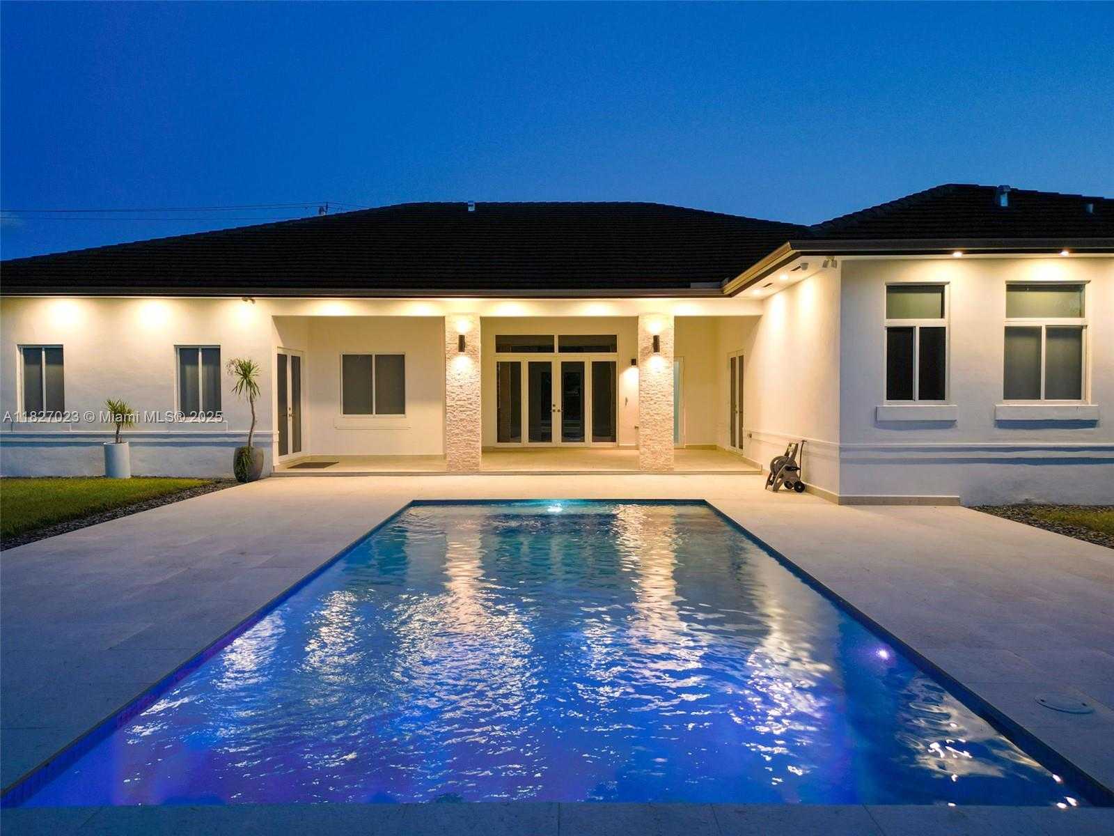 Small Image of 10203 SOUTH WEST 136TH ST, Miami Number 13