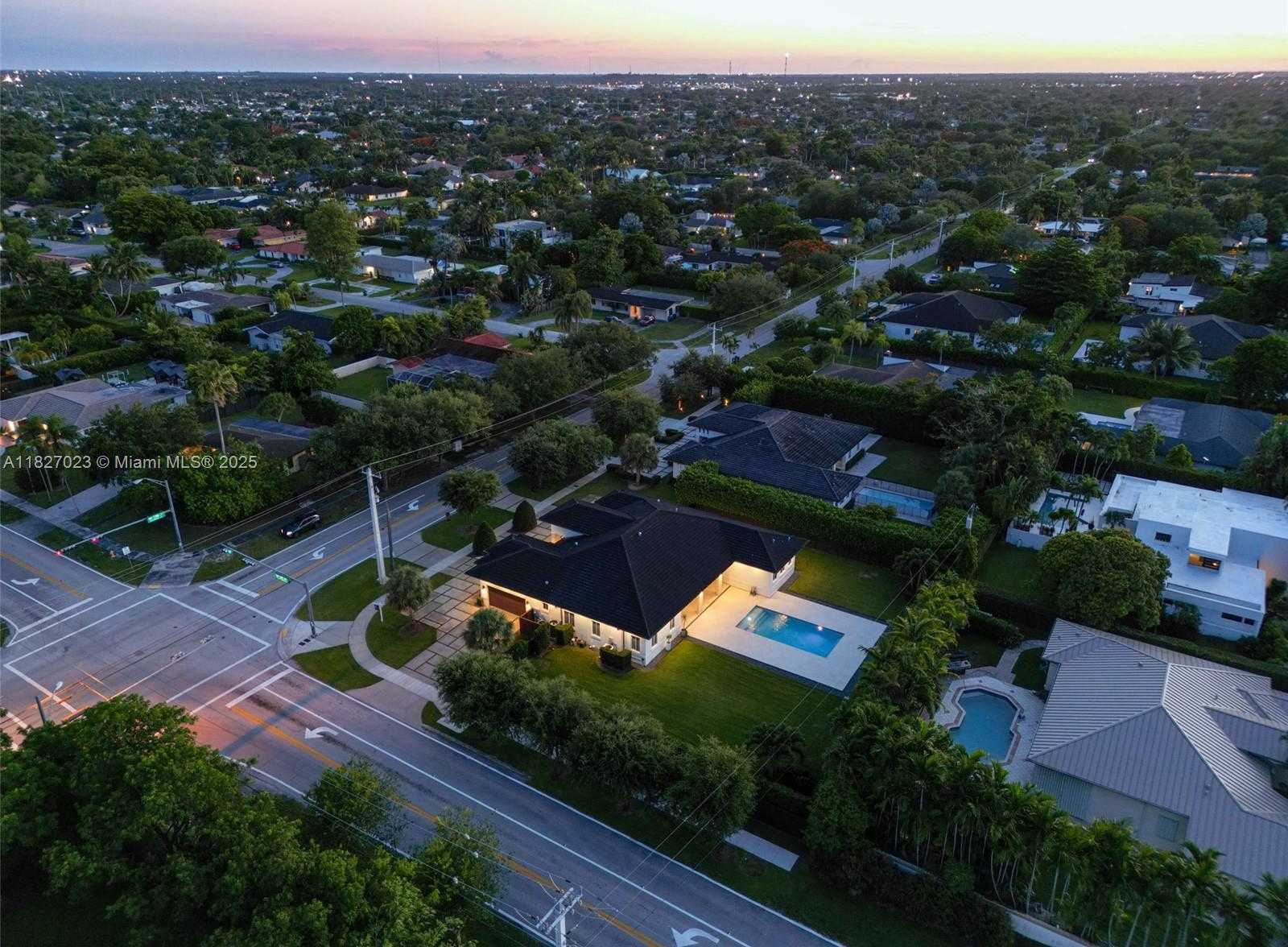 Small Image of 10203 SOUTH WEST 136TH ST, Miami Number 17