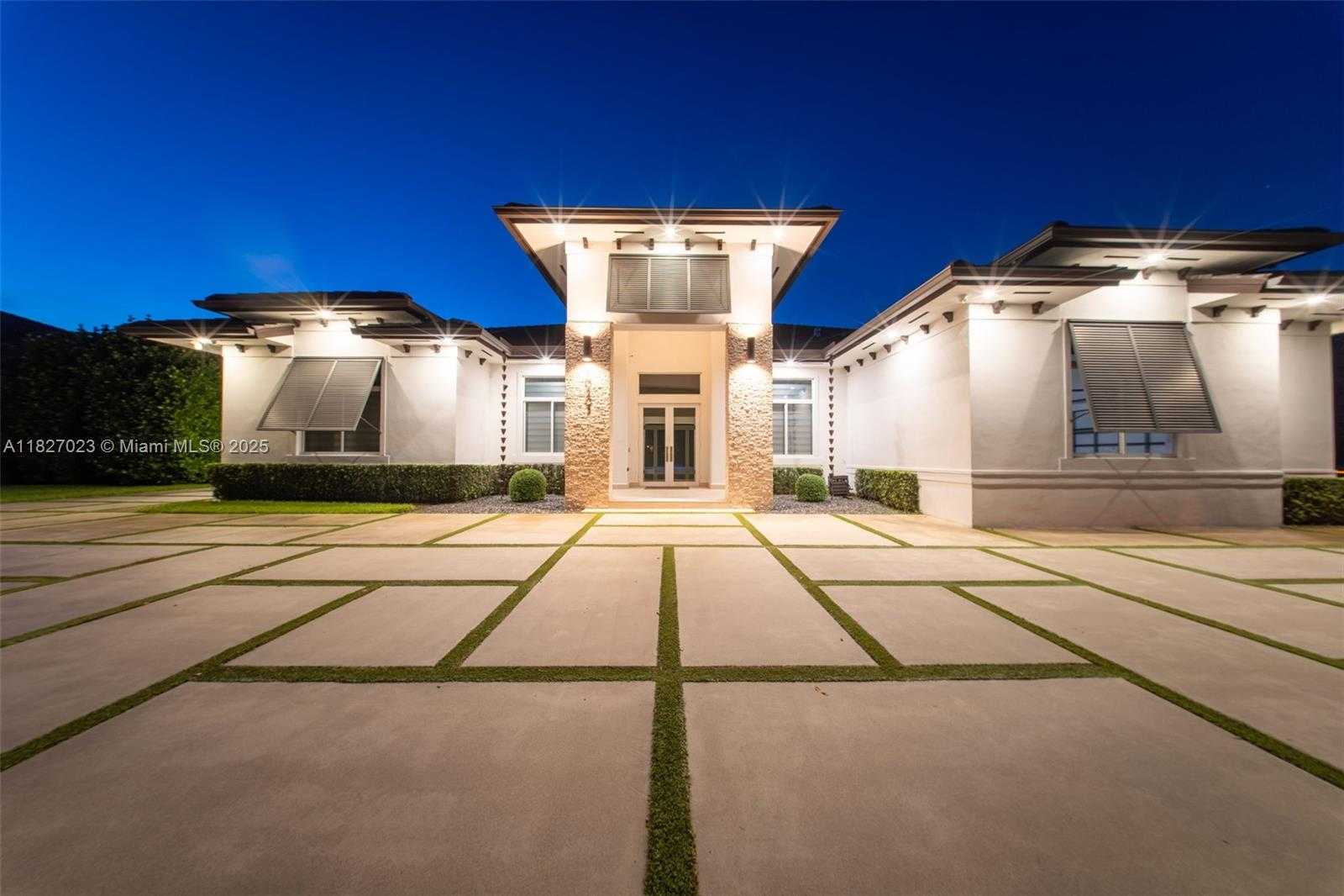 Small Image of 10203 SOUTH WEST 136TH ST, Miami Number 2