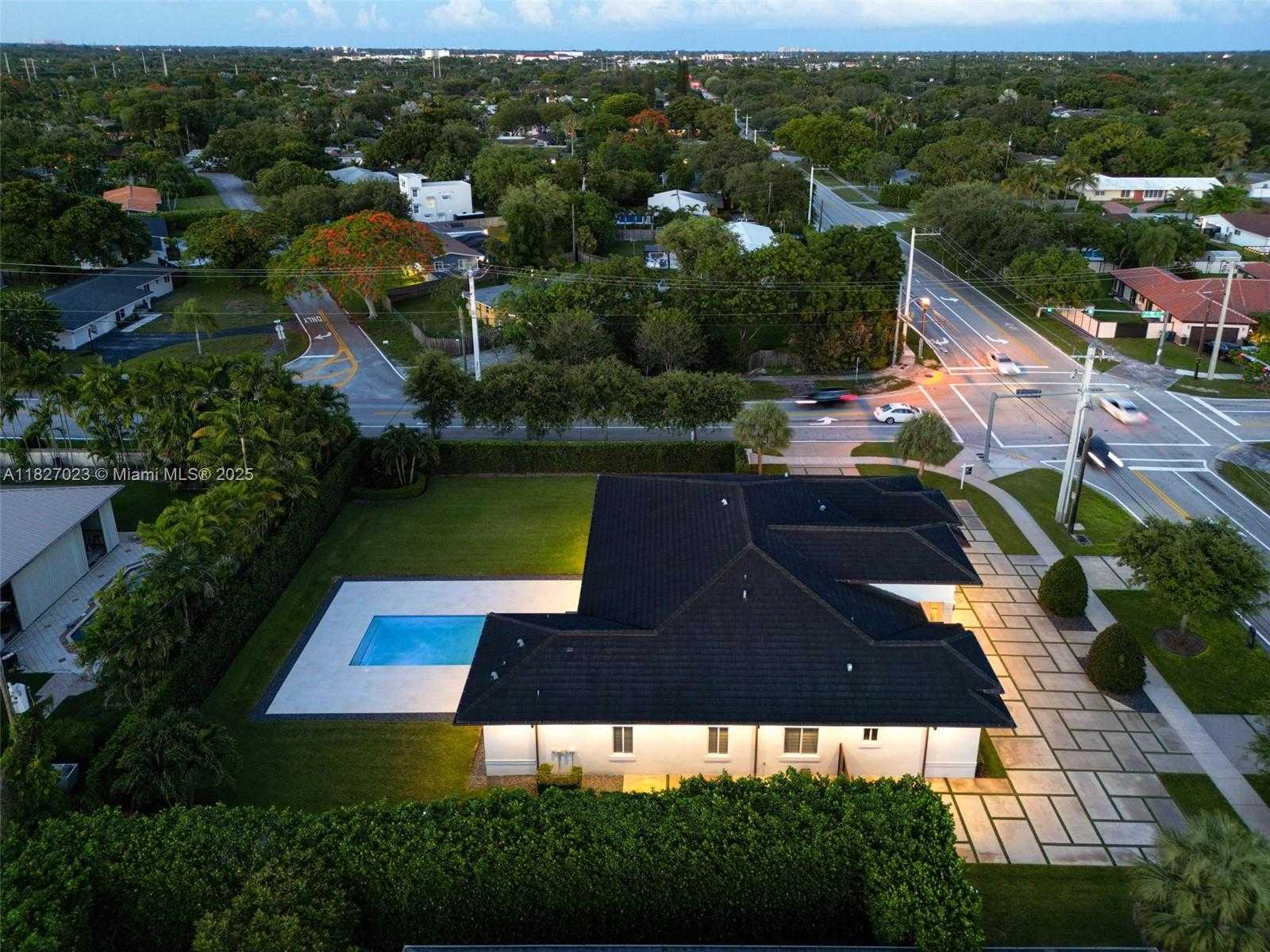 Small Image of 10203 SOUTH WEST 136TH ST, Miami Number 21