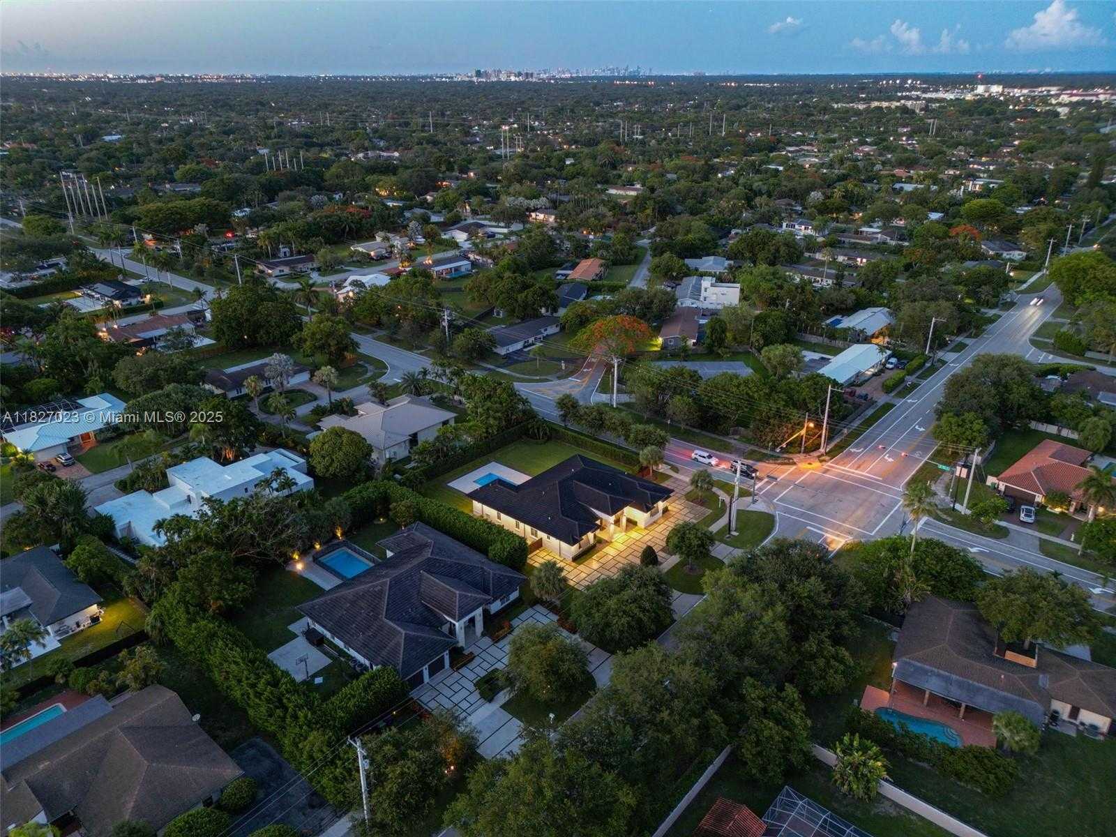 Small Image of 10203 SOUTH WEST 136TH ST, Miami Number 23