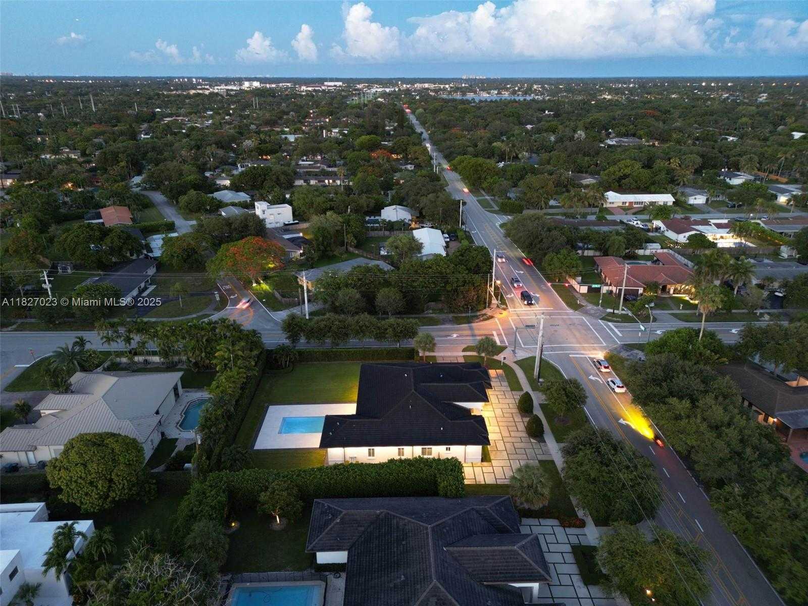 Small Image of 10203 SOUTH WEST 136TH ST, Miami Number 24