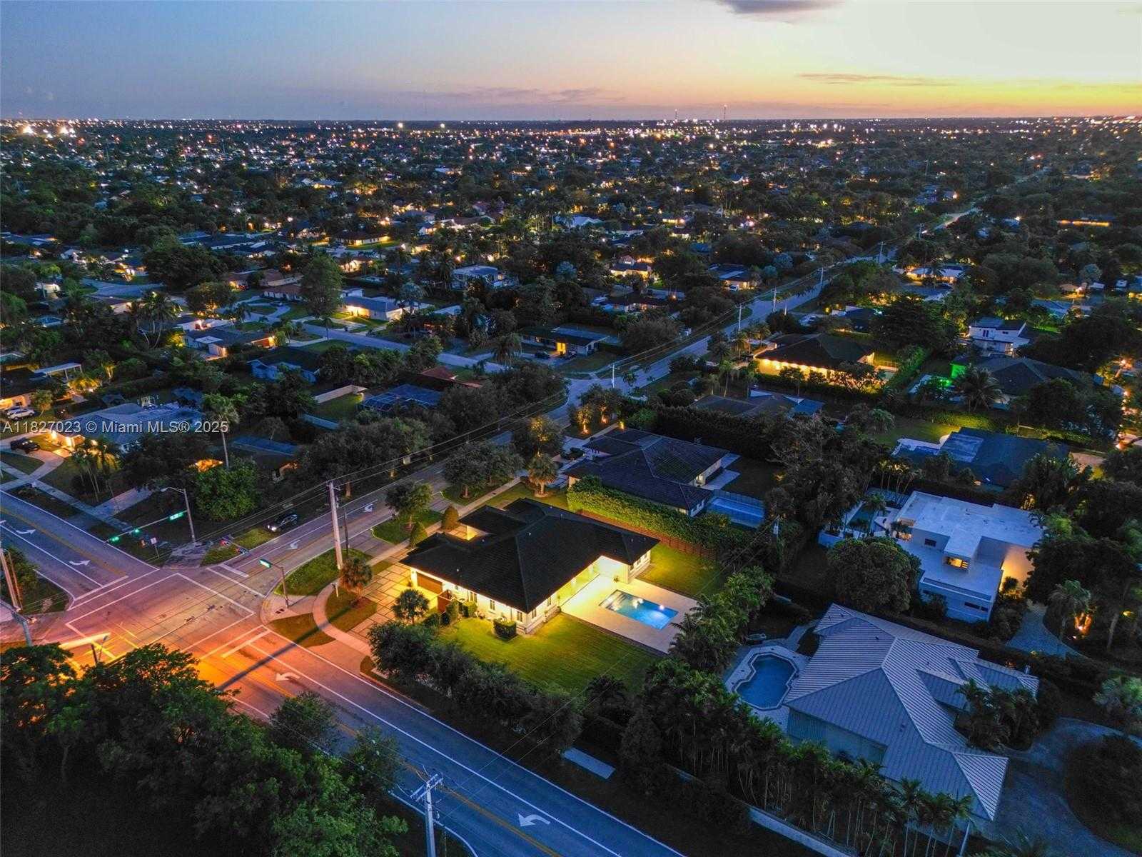 Small Image of 10203 SOUTH WEST 136TH ST, Miami Number 27