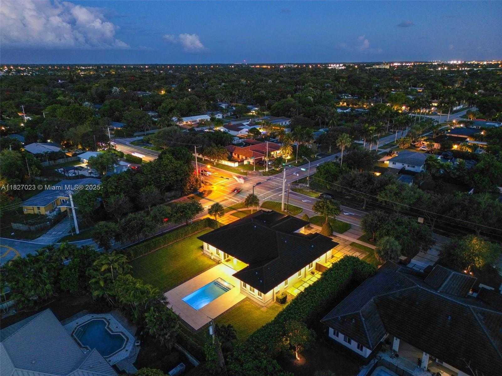 Small Image of 10203 SOUTH WEST 136TH ST, Miami Number 29