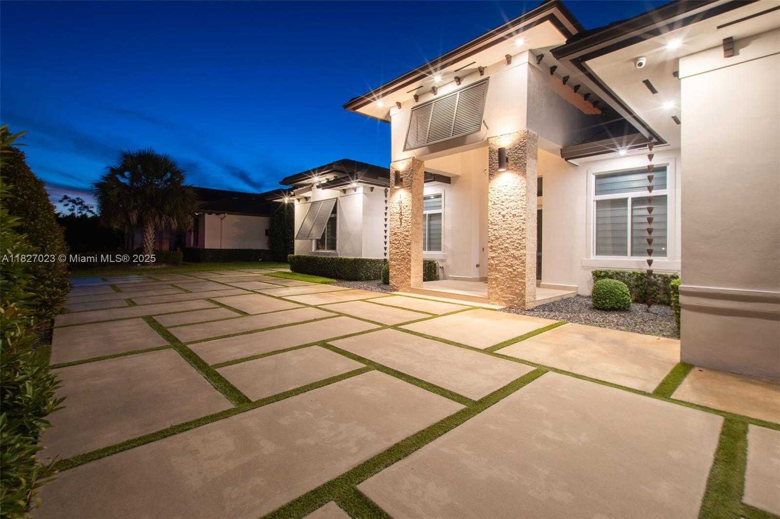 Small Image of 10203 SOUTH WEST 136TH ST, Miami Number 3