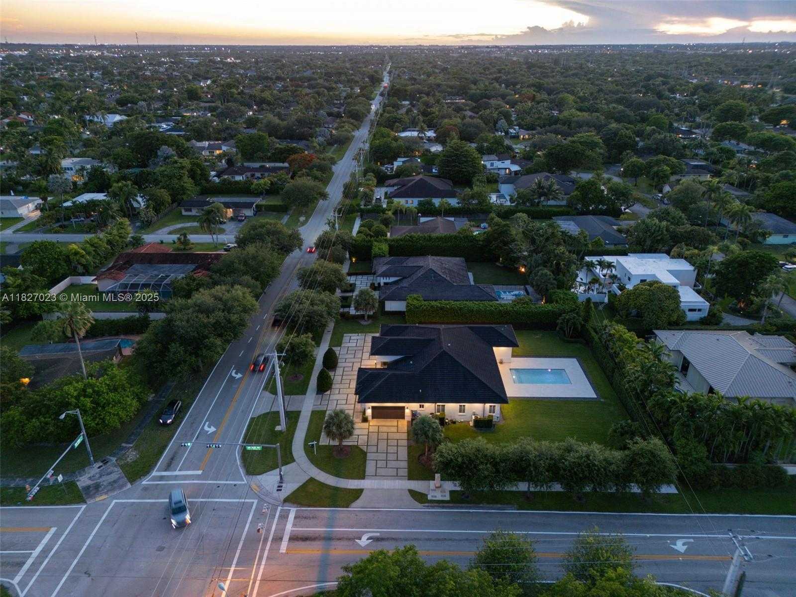 Small Image of 10203 SOUTH WEST 136TH ST, Miami Number 30