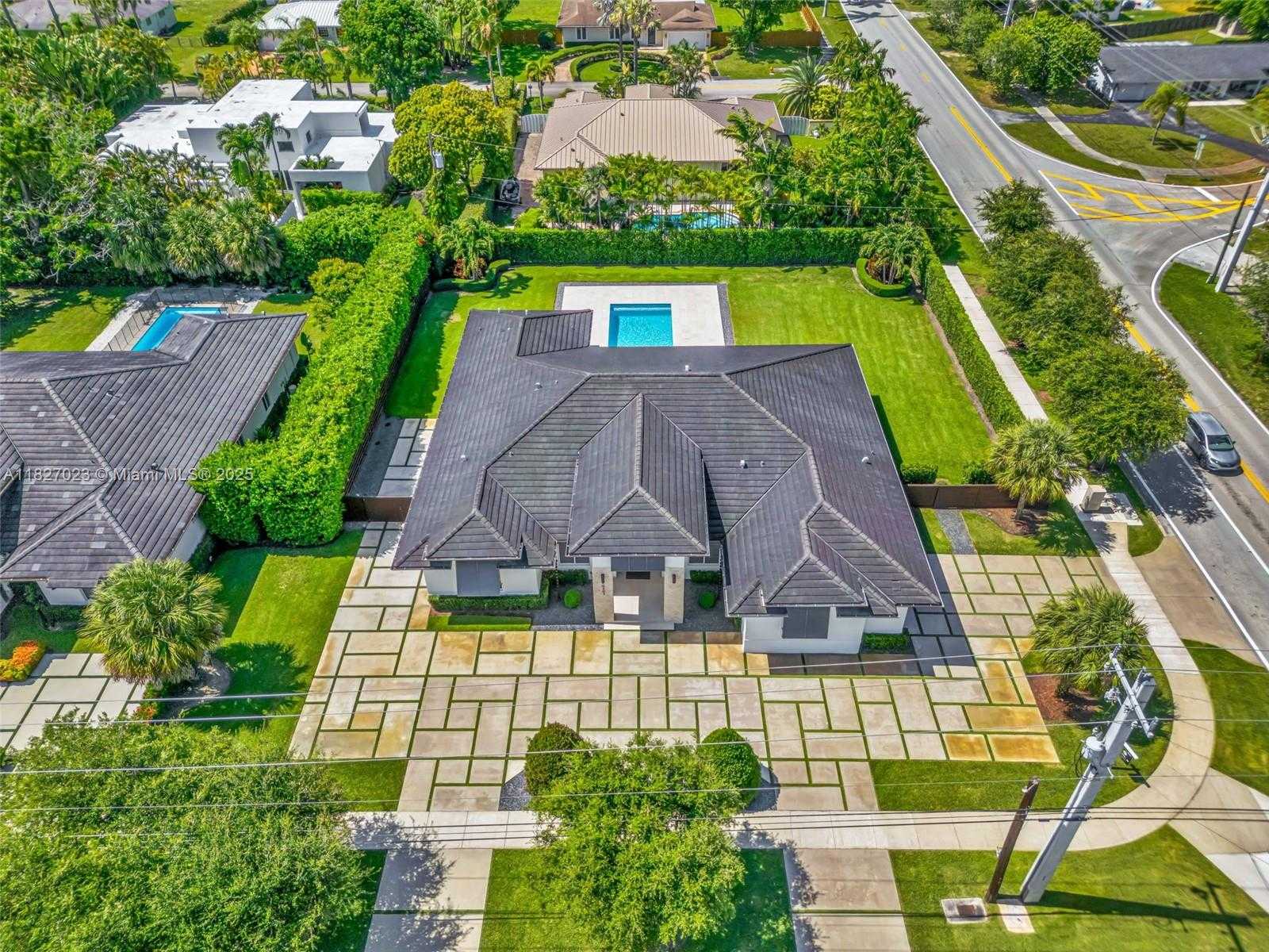 Small Image of 10203 SOUTH WEST 136TH ST, Miami Number 31