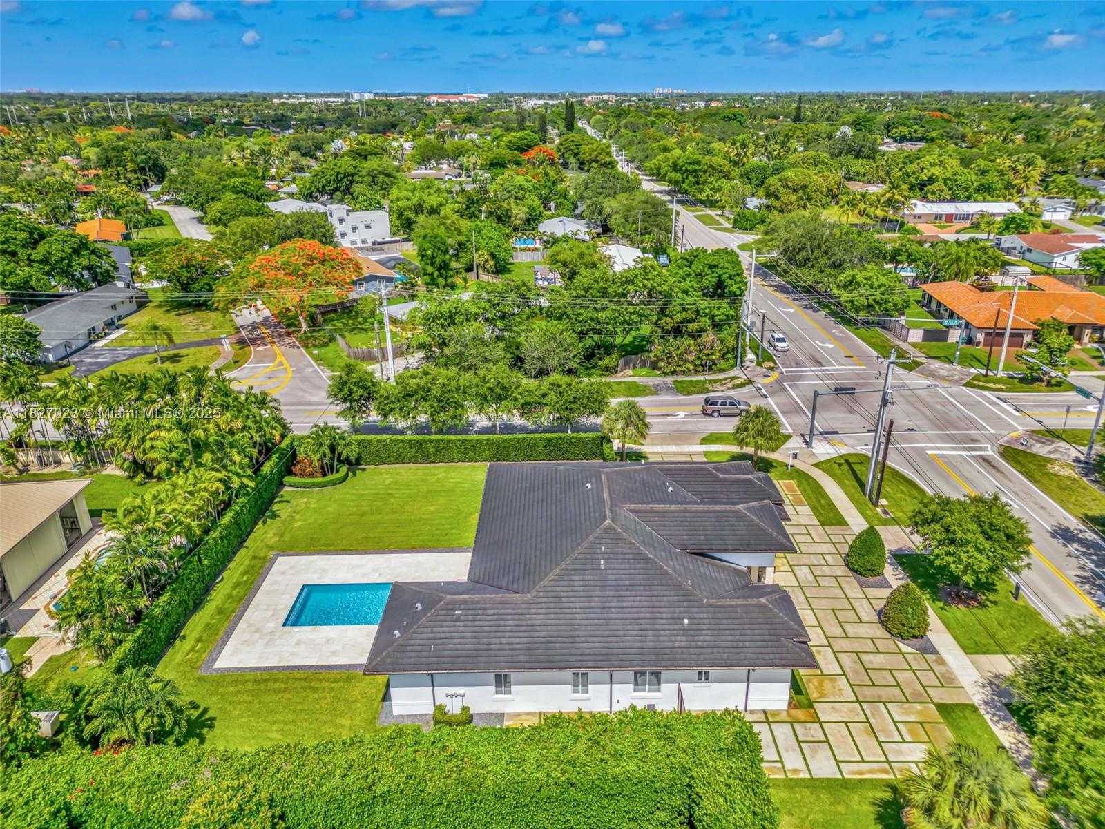 Small Image of 10203 SOUTH WEST 136TH ST, Miami Number 33