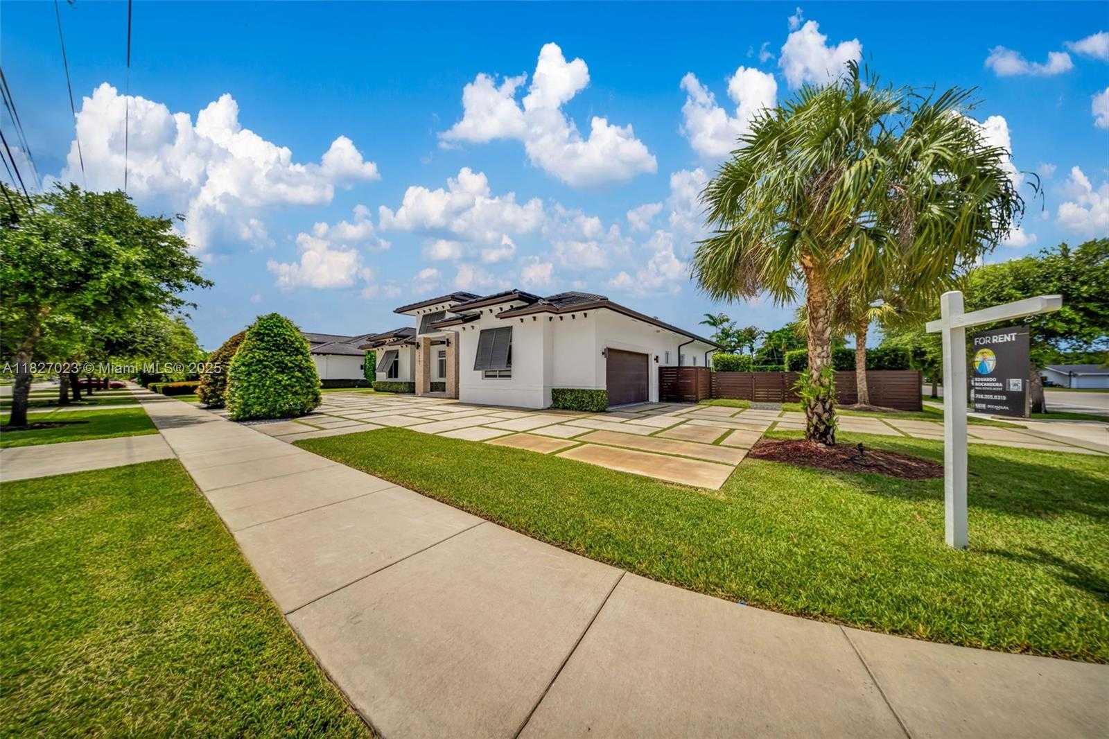 Small Image of 10203 SOUTH WEST 136TH ST, Miami Number 38