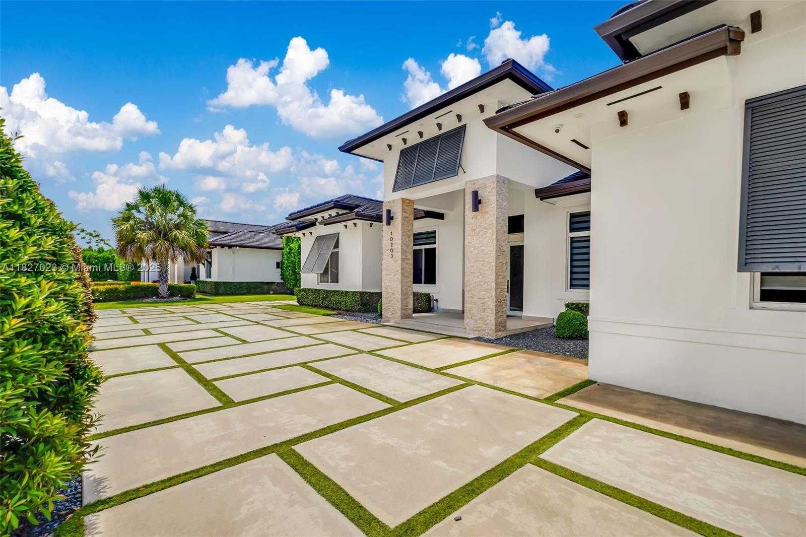 Small Image of 10203 SOUTH WEST 136TH ST, Miami Number 39