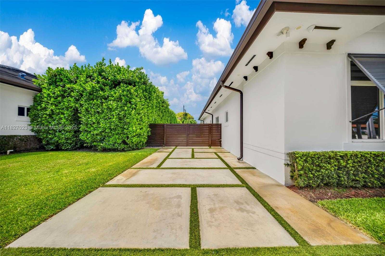 Small Image of 10203 SOUTH WEST 136TH ST, Miami Number 40