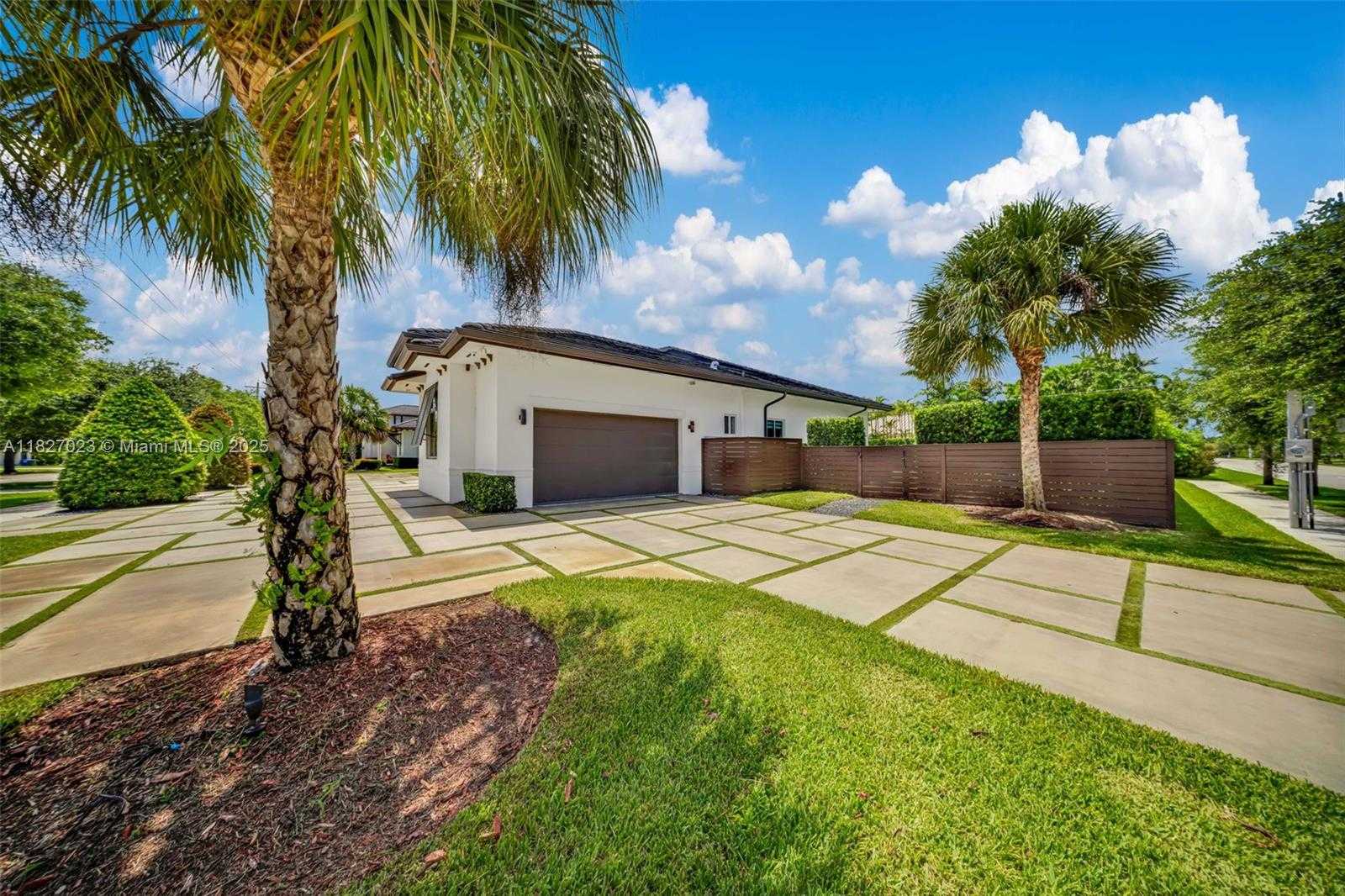 Small Image of 10203 SOUTH WEST 136TH ST, Miami Number 44