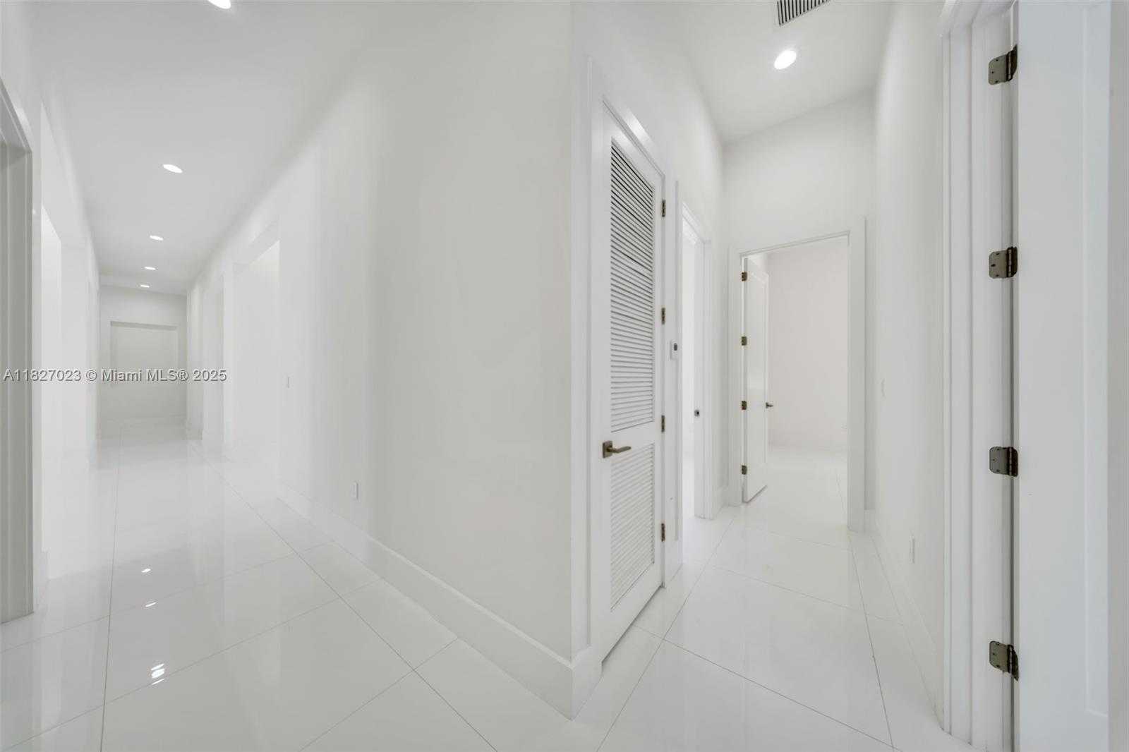 Small Image of 10203 SOUTH WEST 136TH ST, Miami Number 48