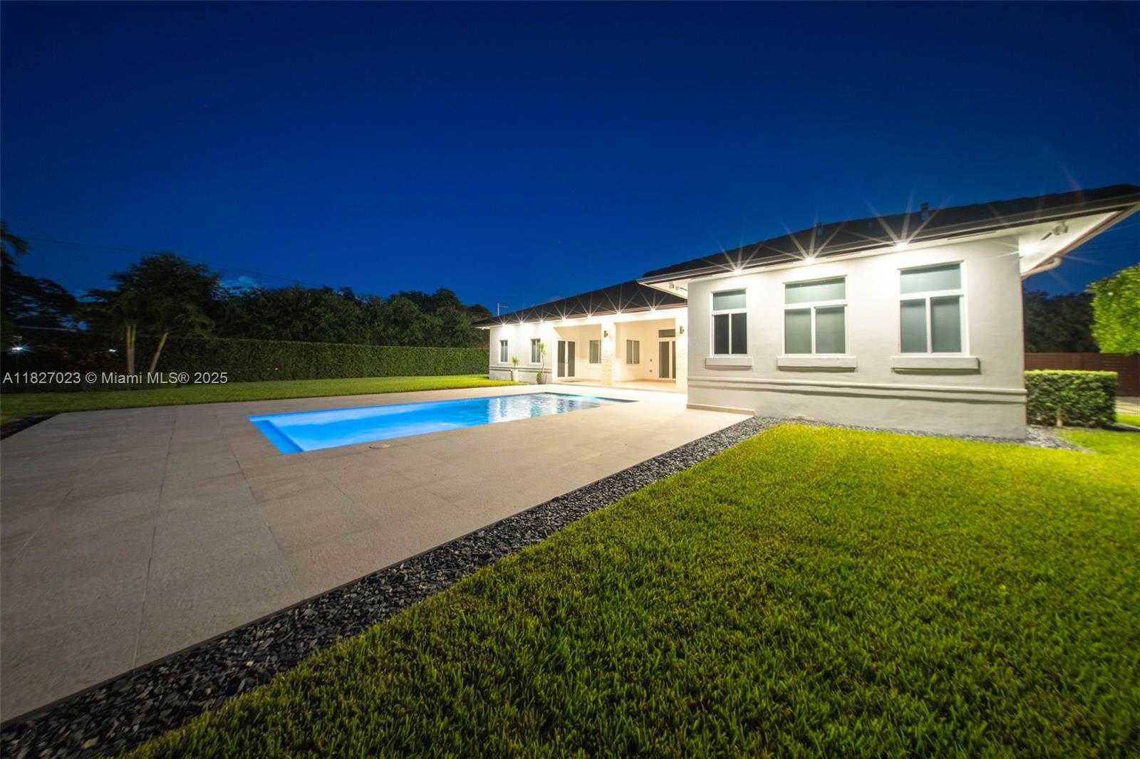 Small Image of 10203 SOUTH WEST 136TH ST, Miami Number 9