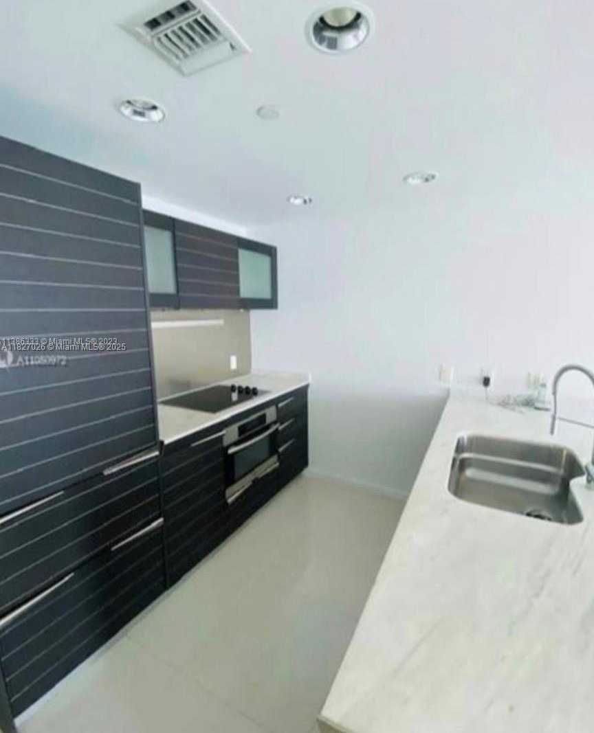 Small Image of Miami Number 3