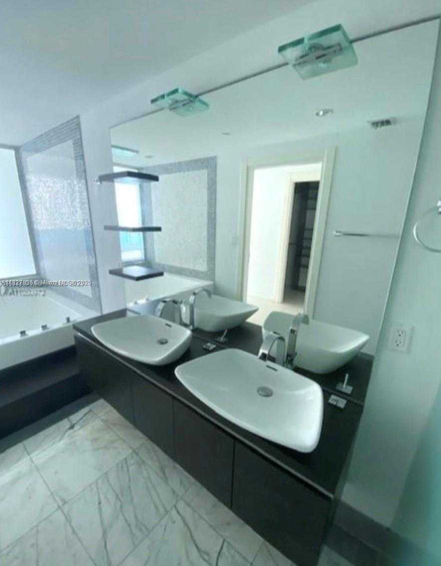 Small Image of Miami Number 4