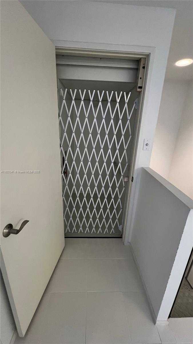 Small Image of 201 CRANDON BLVD #1231, Key Biscayne Number 24