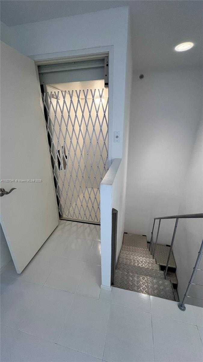 Small Image of 201 CRANDON BLVD #1231, Key Biscayne Number 25