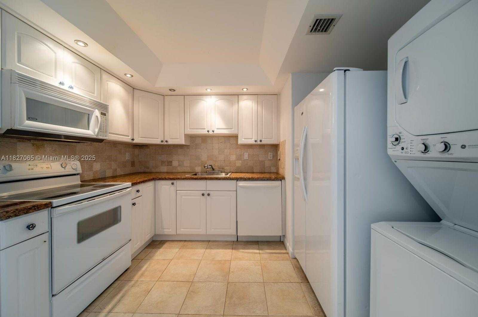 Small Image of 1450 BRICKELL BAY DR #611, Miami Number 3