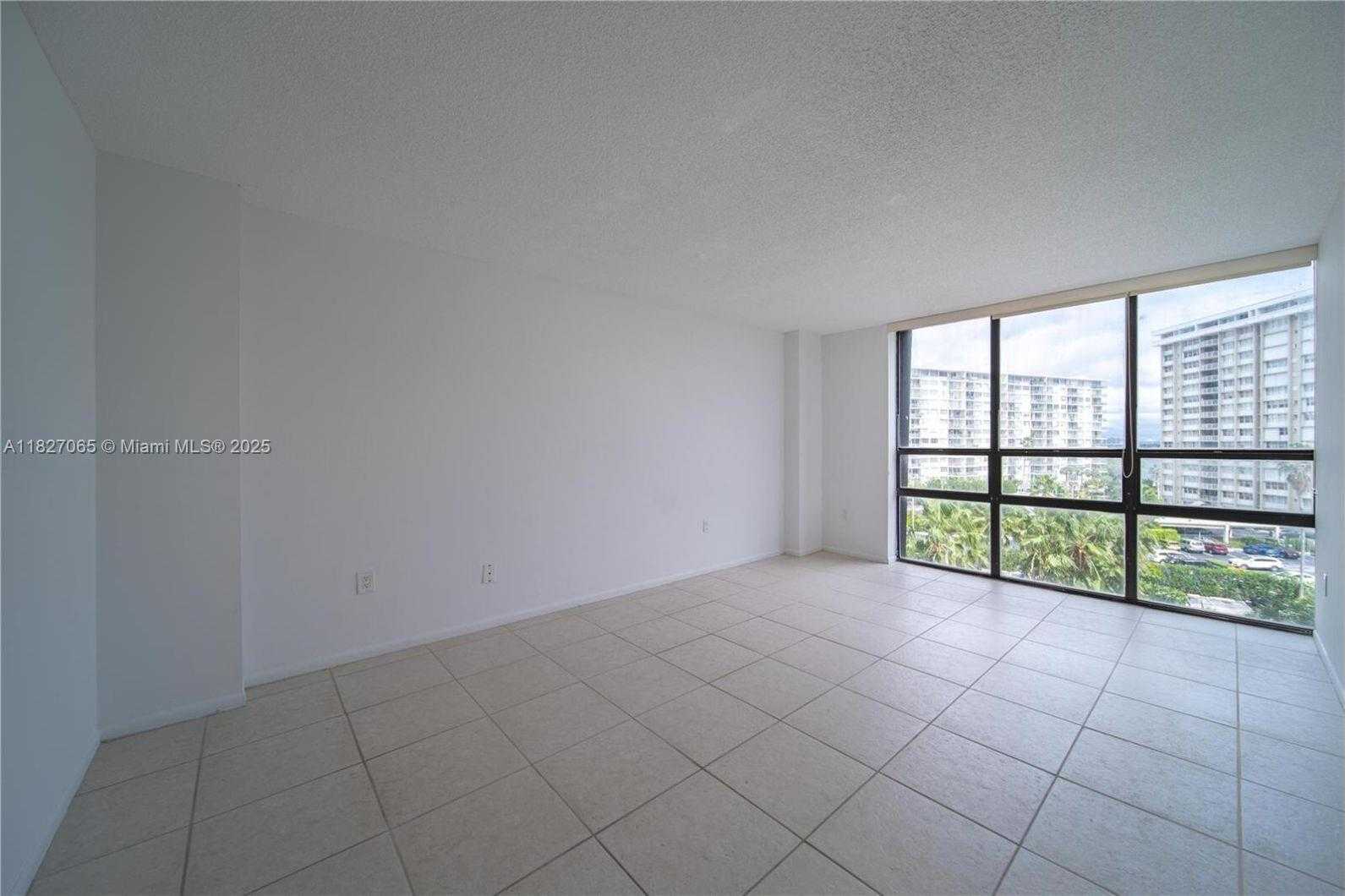 Small Image of 1450 BRICKELL BAY DR #611, Miami Number 4