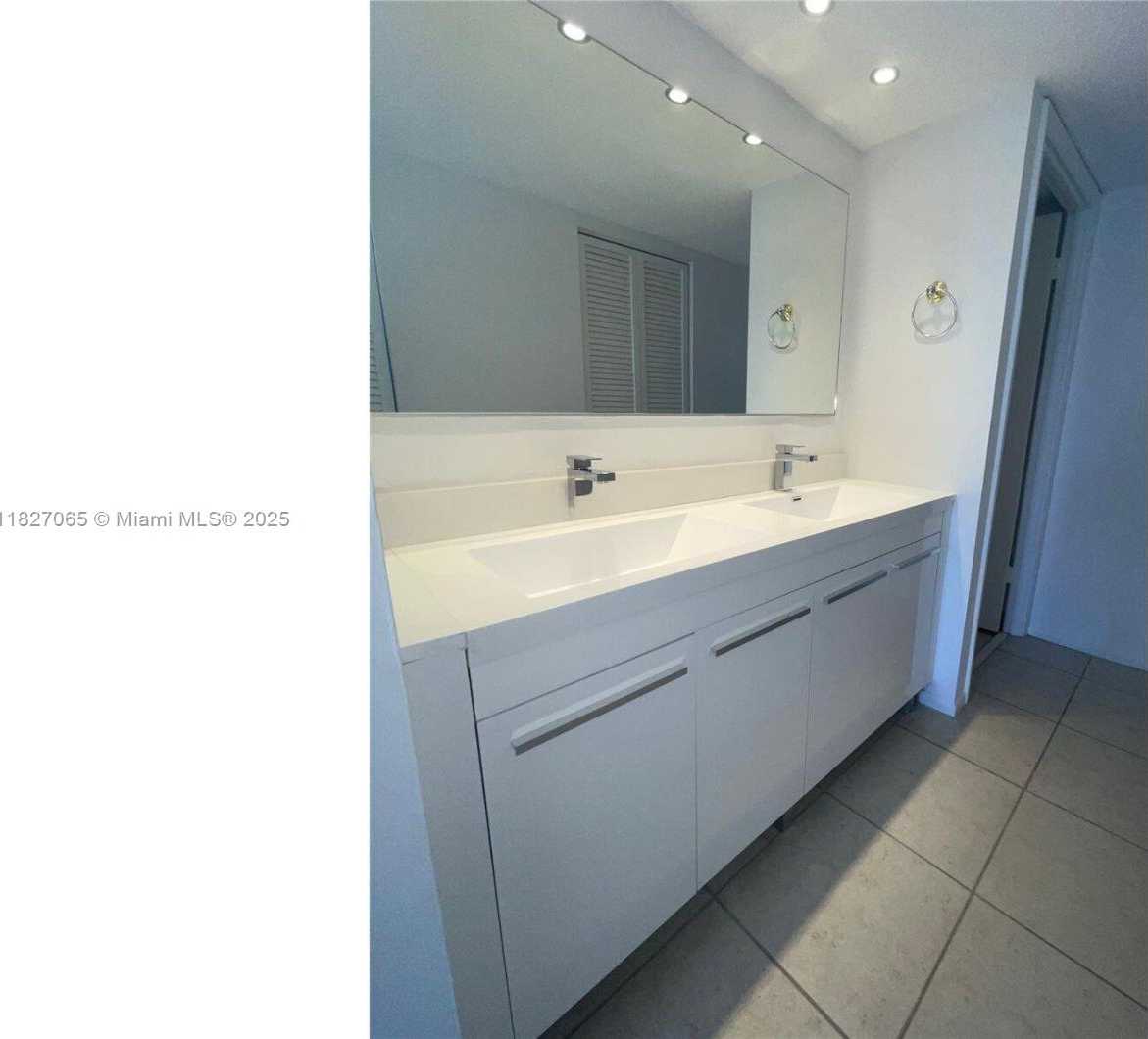 Small Image of 1450 BRICKELL BAY DR #611, Miami Number 7