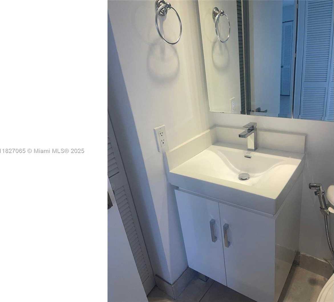 Small Image of 1450 BRICKELL BAY DR #611, Miami Number 8