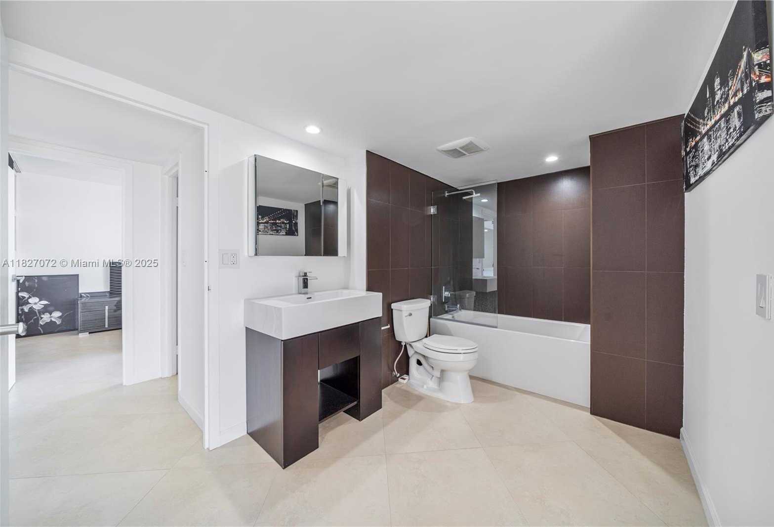 Small Image of 3675 NORTH COUNTRY CLUB DR #2303, Aventura Number 10