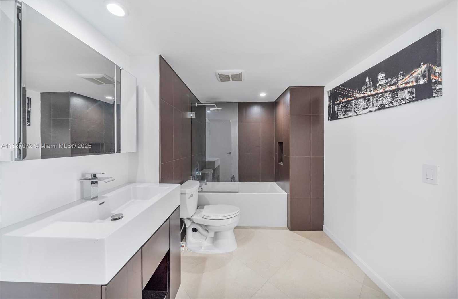 Small Image of 3675 NORTH COUNTRY CLUB DR #2303, Aventura Number 12