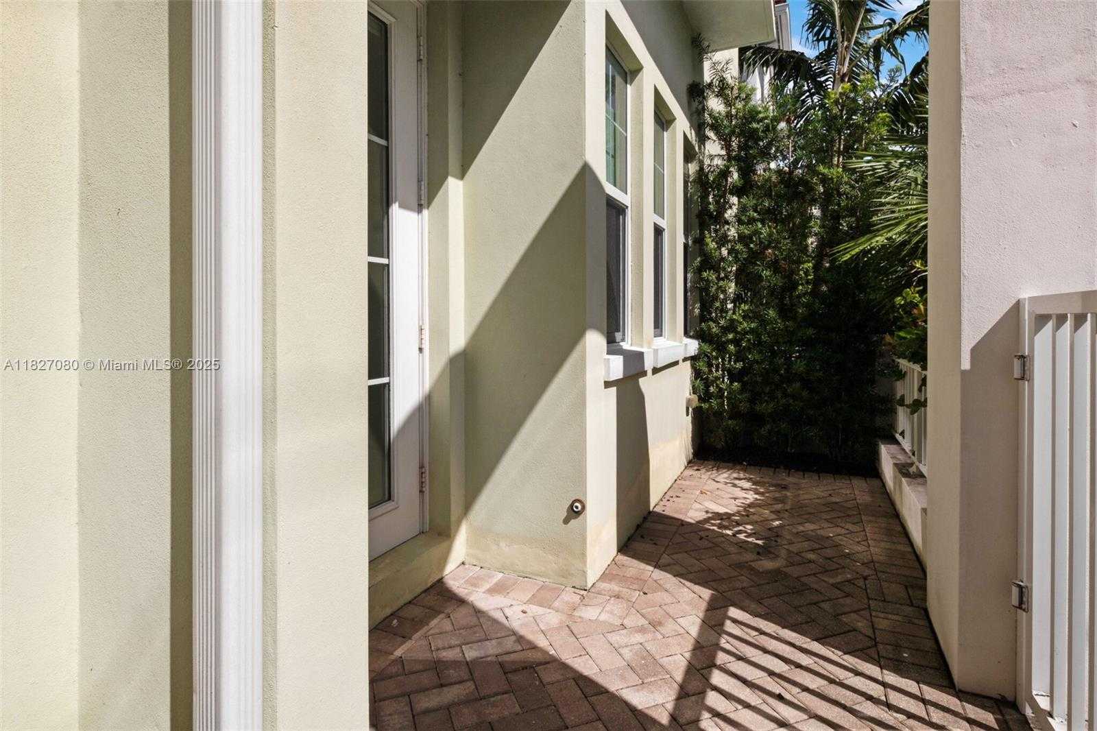 Small Image of 1749 NORTH EAST 9TH ST, Fort Lauderdale Number 36