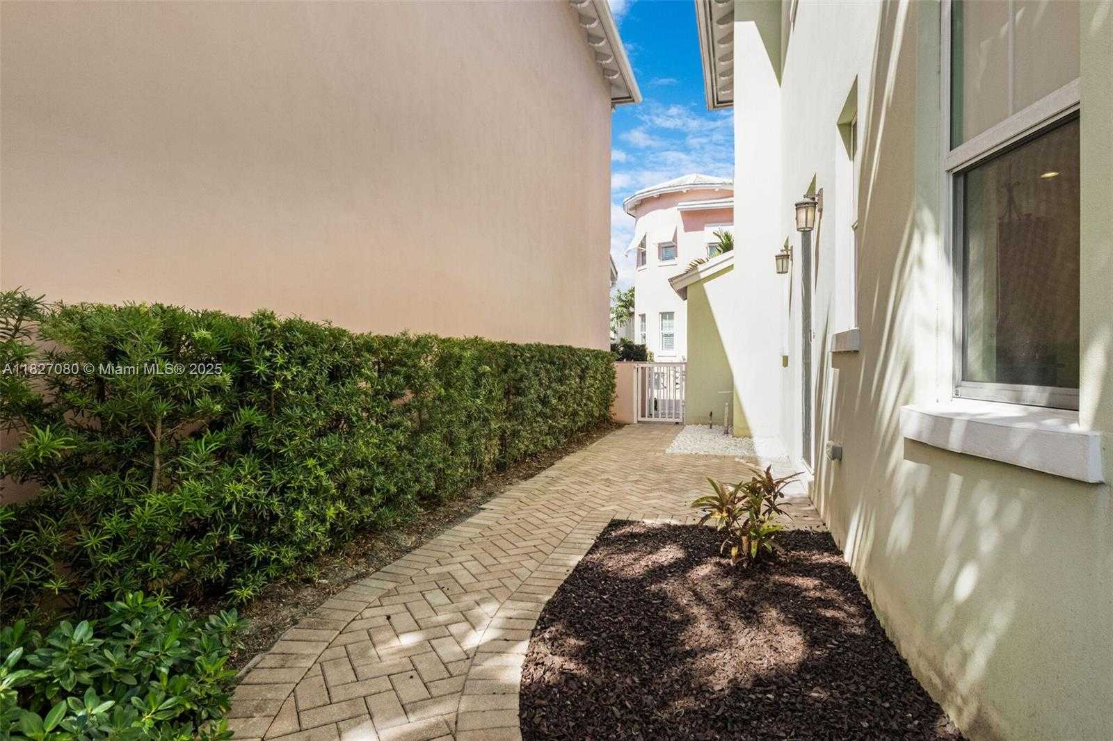 Small Image of 1749 NORTH EAST 9TH ST, Fort Lauderdale Number 37