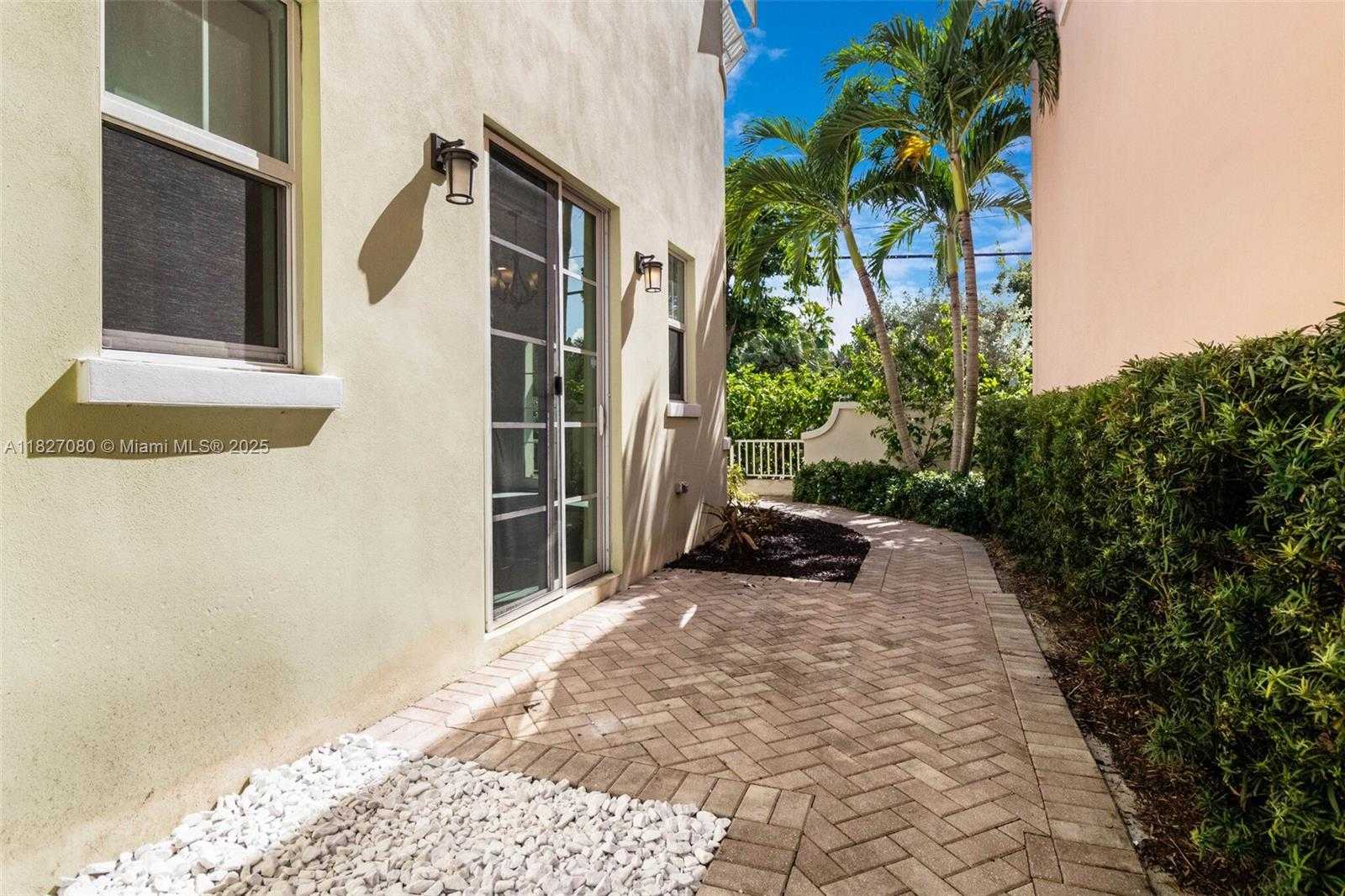Small Image of 1749 NORTH EAST 9TH ST, Fort Lauderdale Number 38