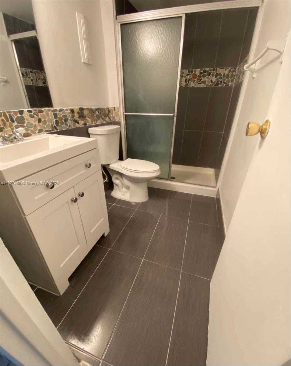 Small Image of 16950 WEST DIXIE HWY B120 HWY #120, North Miami Beach Number 4