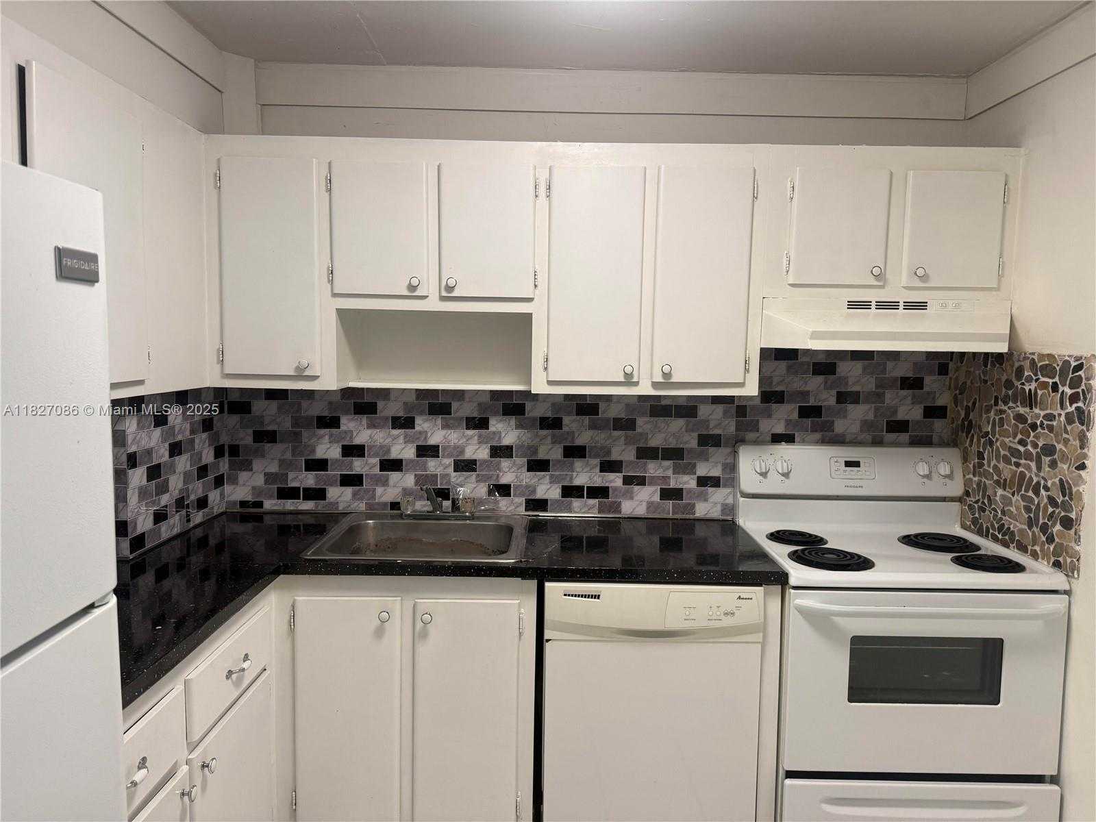 Small Image of 16950 WEST DIXIE HWY B120 HWY #120, North Miami Beach Number 5