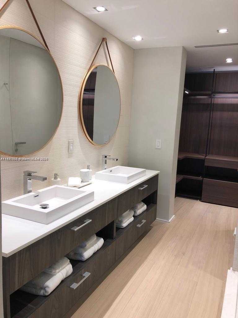 Small Image of 650 NORTH EAST 32ND ST #UPH5303, Miami Number 15