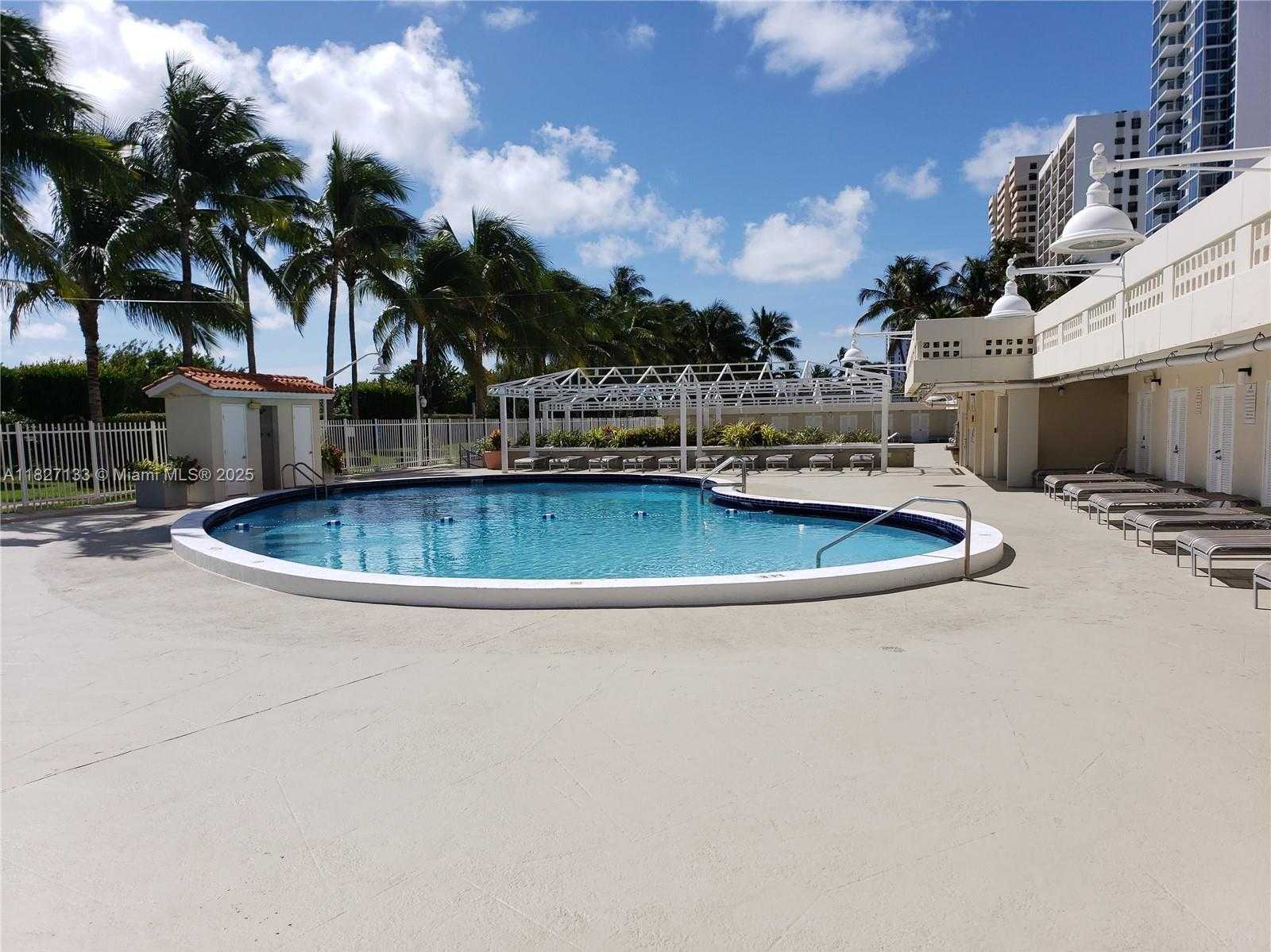 Small Image of 2899 COLLINS AVE #1545, Miami Beach Number 19