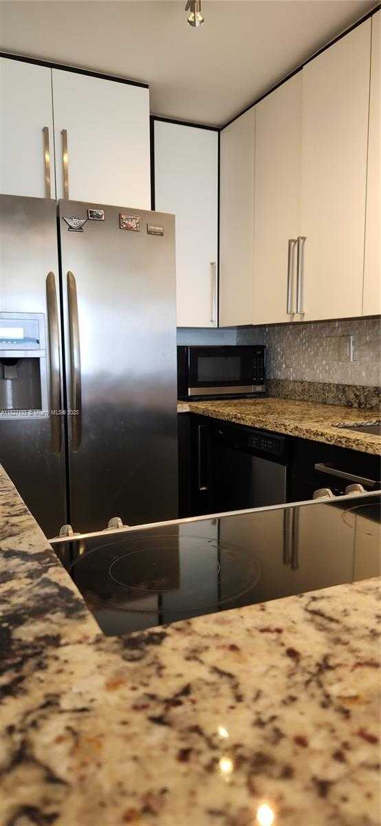 Small Image of 2899 COLLINS AVE #1545, Miami Beach Number 4