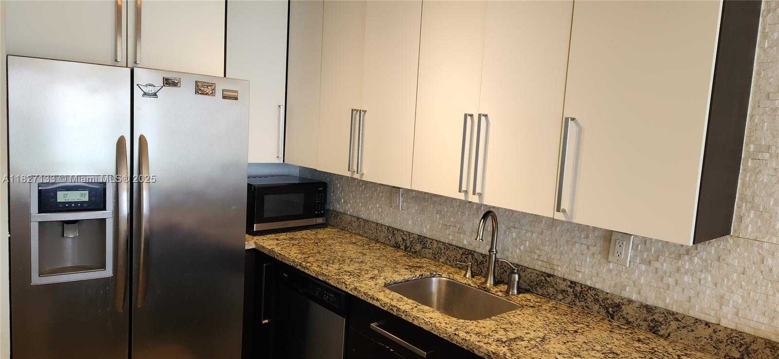 Small Image of 2899 COLLINS AVE #1545, Miami Beach Number 5