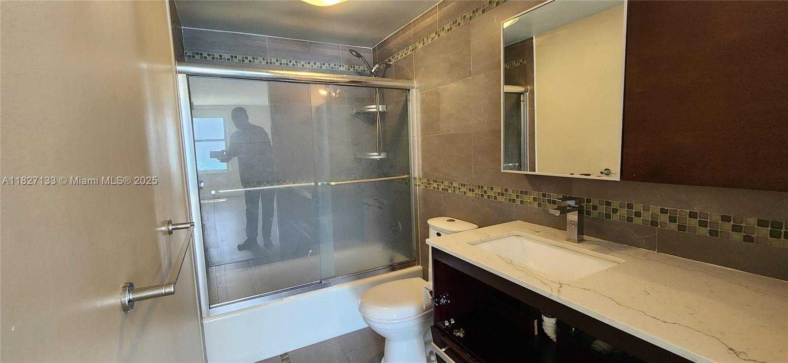 Small Image of 2899 COLLINS AVE #1545, Miami Beach Number 7
