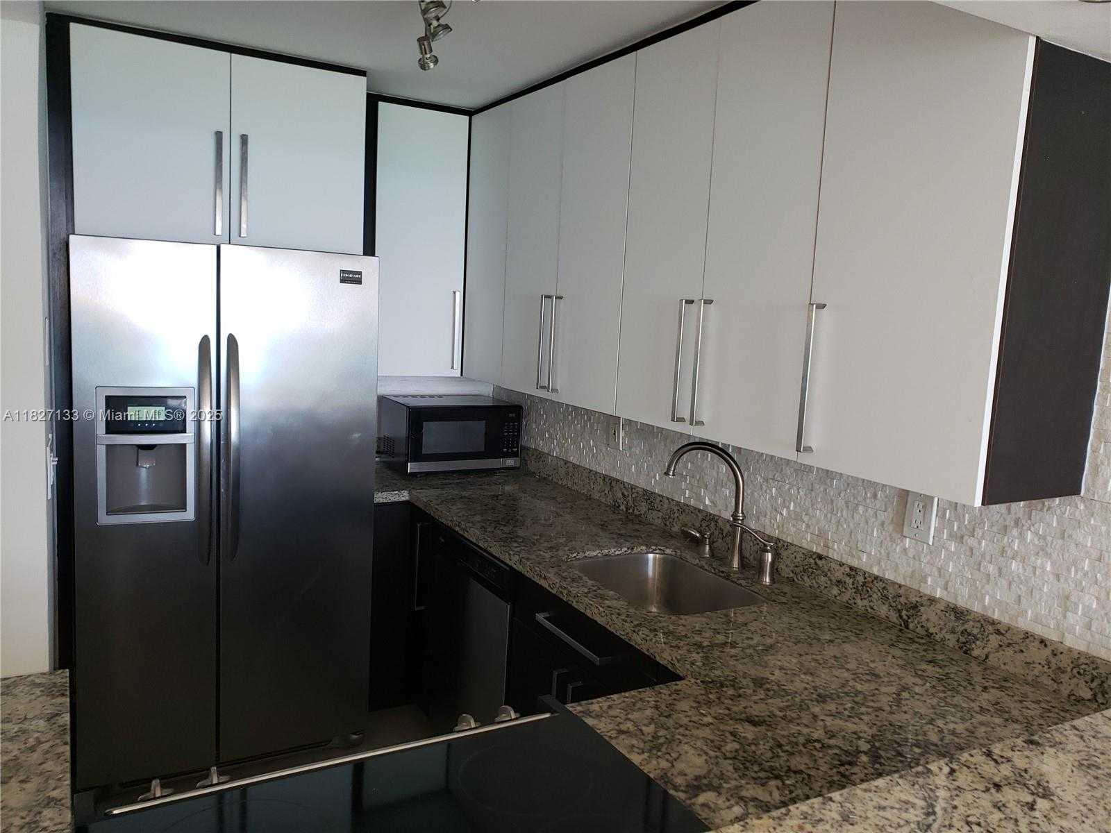 Small Image of 2899 COLLINS AVE #1545, Miami Beach Number 8