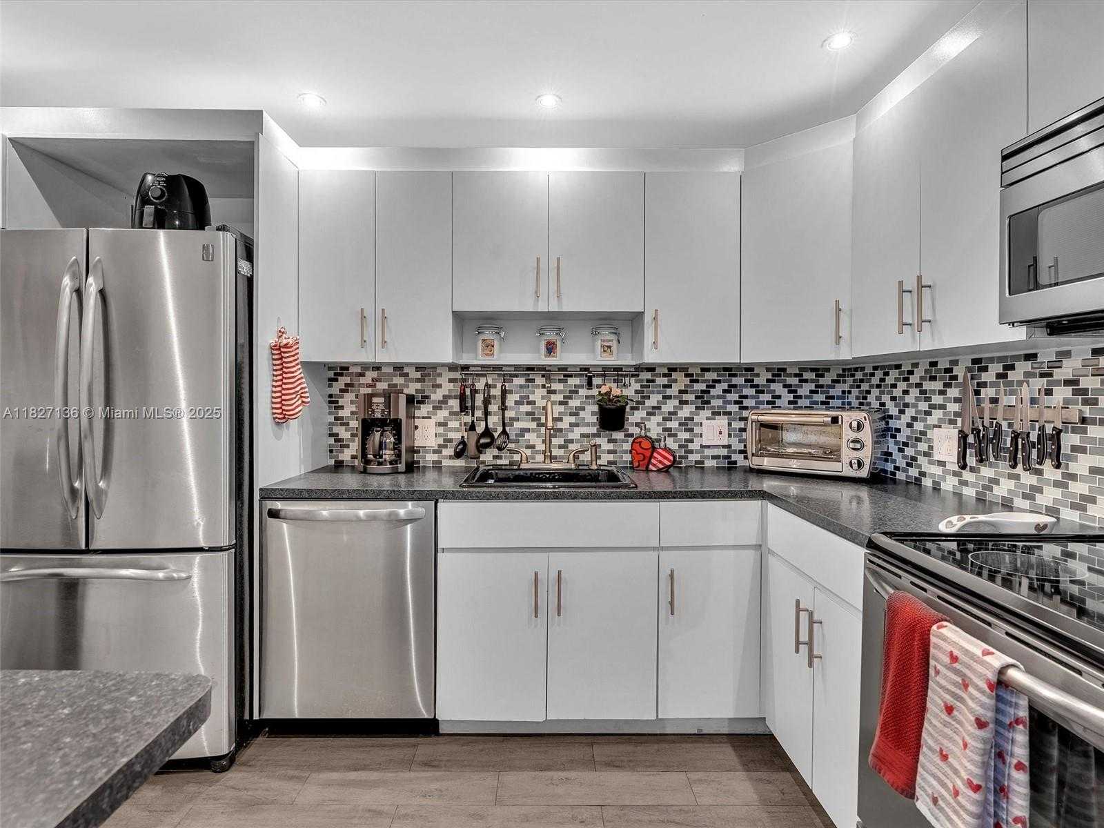 Small Image of 3375 NORTH COUNTRY CLUB DR #208, Aventura Number 4